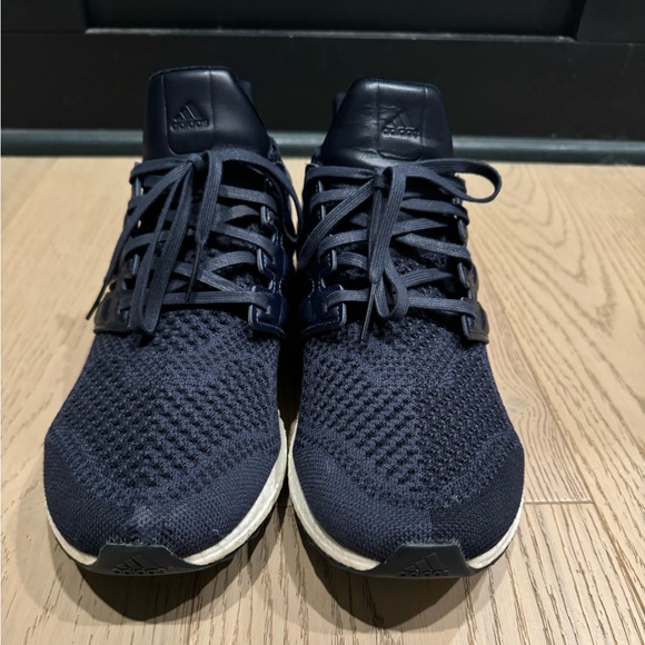 Pre owned  NAVY Ultra Boost - Picture 2 of 6